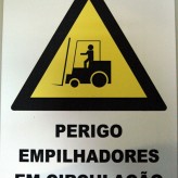 Perigo empilhadores em circulação – Sinalética Revenda